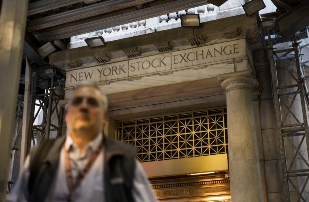 Wall Street encerra dia com variações mínimas mas aproxima-se do 'bear market'