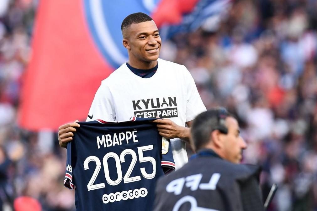 Mbappé ganha mais do que Ronaldo, Messi e Neymar juntos e mundo do futebol está em choque