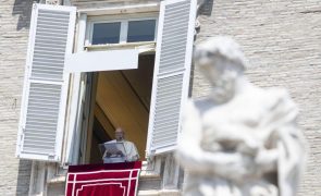 Papa diz ter esperança de que Igreja na China possa operar em liberdade