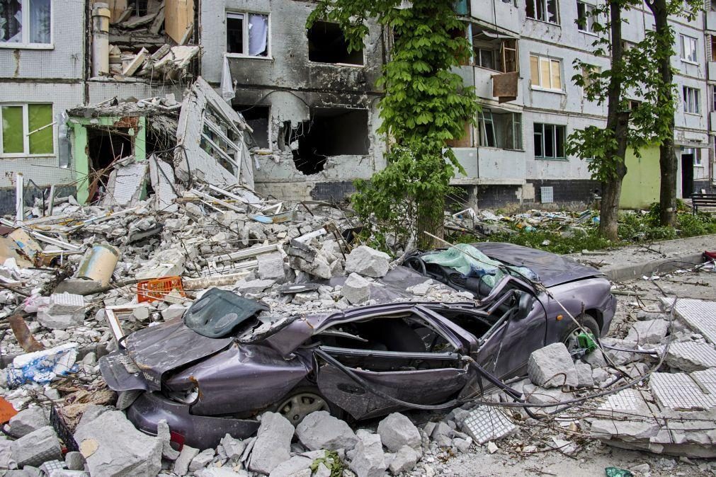 Autoridades ucranianas recuperam 150 corpos de escombros em Kharkiv