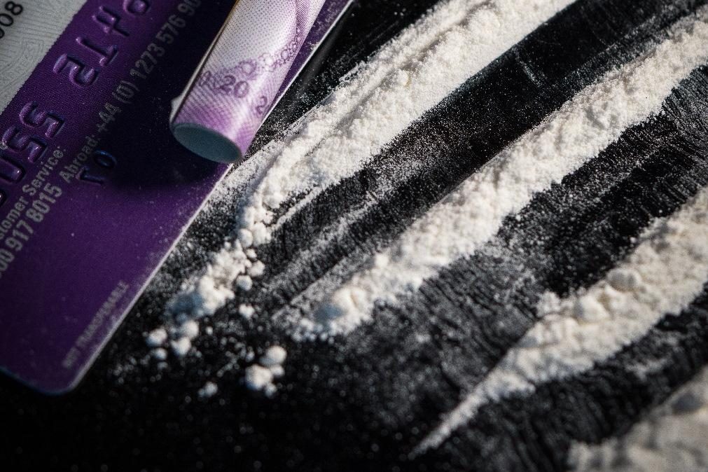 Cocaína suprime o sono e especialista explica porquê