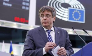 Justiça europeia devolve imunidade parlamentar a ex-presidente catalão Carles Puigdemont