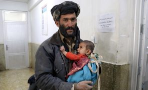 ONU alerta que mais de um milhão de crianças afegãs enfrentam fome severa