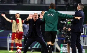 Roma de Mourinho bate Feyenoord e vence primeira Liga Conferência Europa