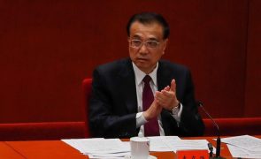 Covid-19: PM chinês alerta para situação económica mais grave desde início da pandemia