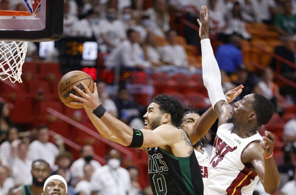 Celtics batem Heat e ficam a uma vitória da final da NBA