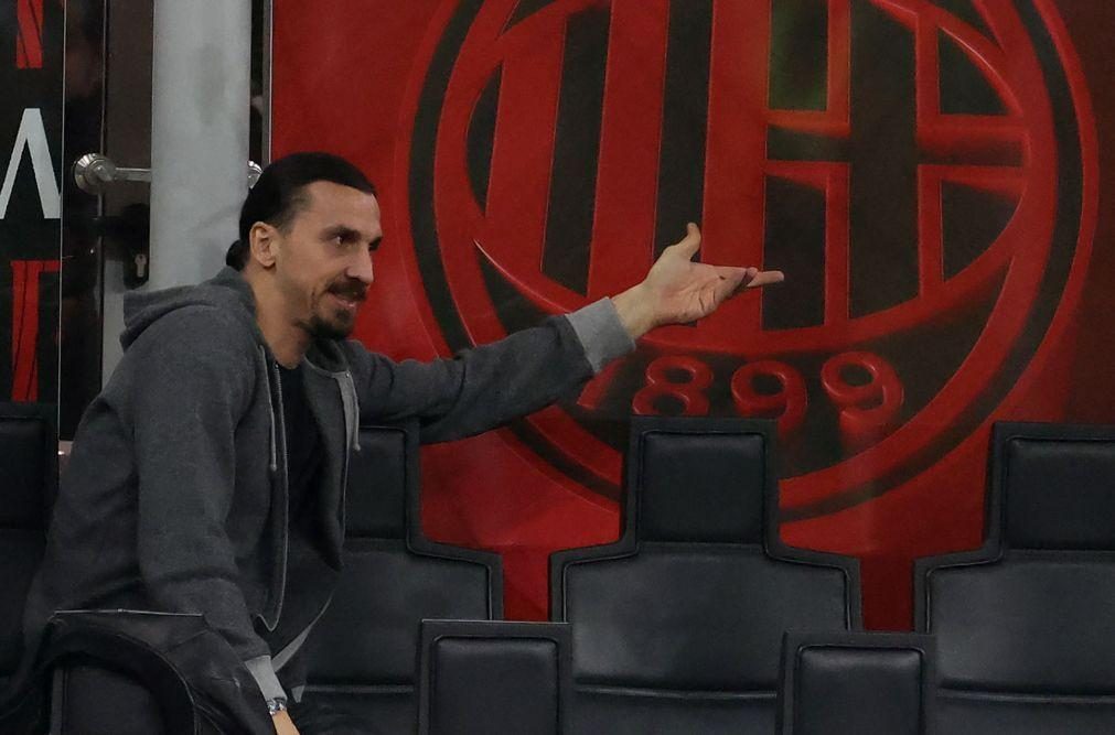 Ibrahimovic diz que jogou seis meses com dores e sem um ligamento do joelho