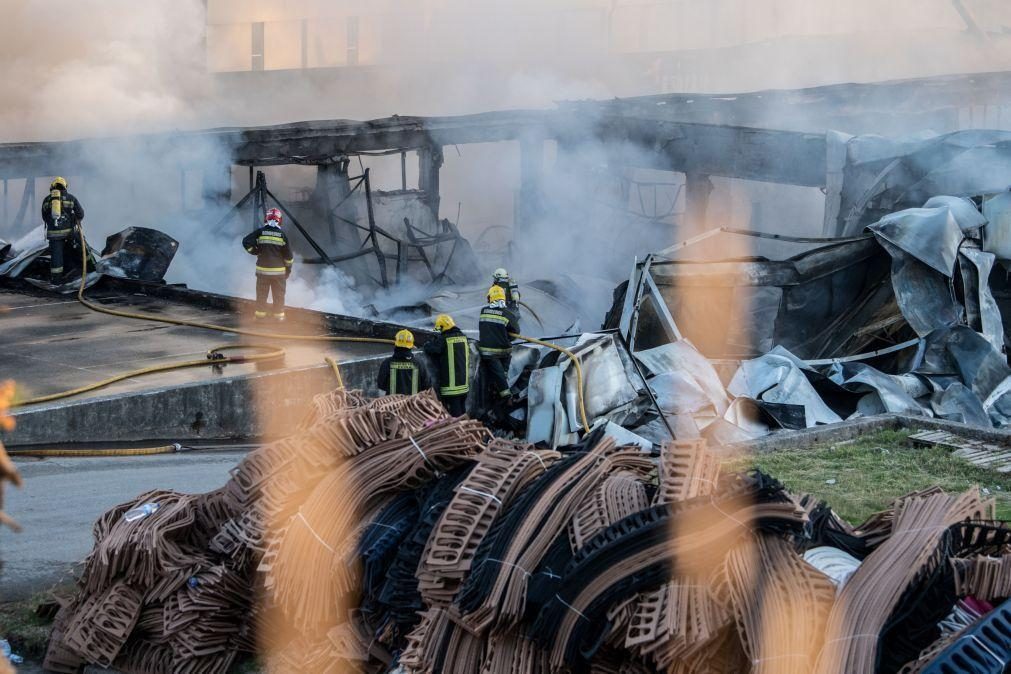 Incêndio na fábrica ERT em São João da Madeira sem feridos