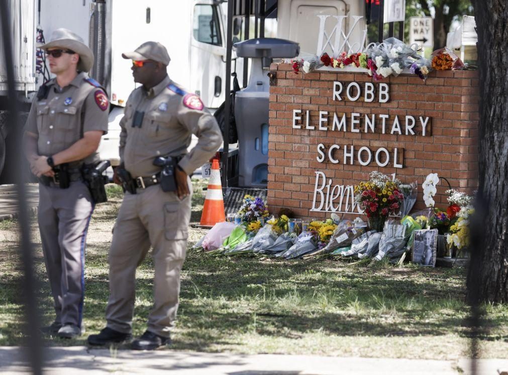 Demora de resposta policial a tiroteio em escola no Texas questionada nos EUA