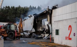 Incêndio em fábrica de São João da Madeira dominado mas com longo rescaldo