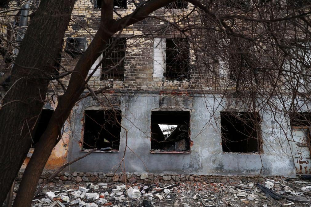 Bombardeamentos russos em Dnipro fazem 10 mortos e 35 feridos
