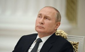 Putin assina lei que aboliu limite de idade para servir no exército