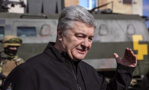 Ucrânia:Ex-presidente Poroshenko acusa autoridades de o impedirem de sair do país