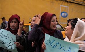 Mulheres protestam em Cabul contra aumento da pobreza e desemprego
