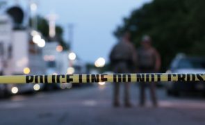 Uma pessoa morreu e sete ficaram feridas num tiroteio hoje em Oklahoma nos EUA