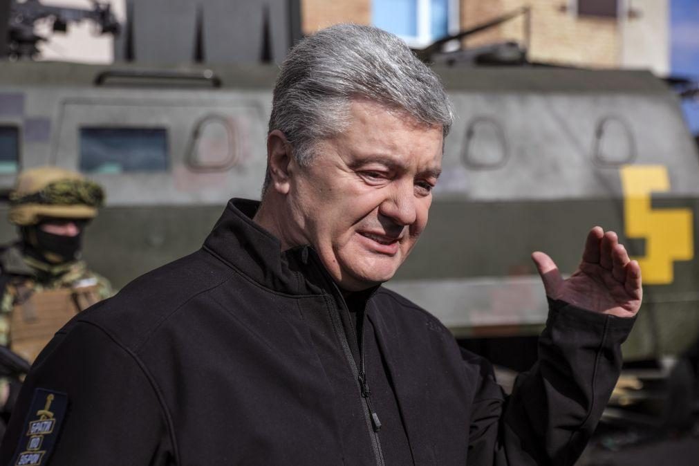 Ex-presidente Poroshenko autorizado a sair da Ucrânia
