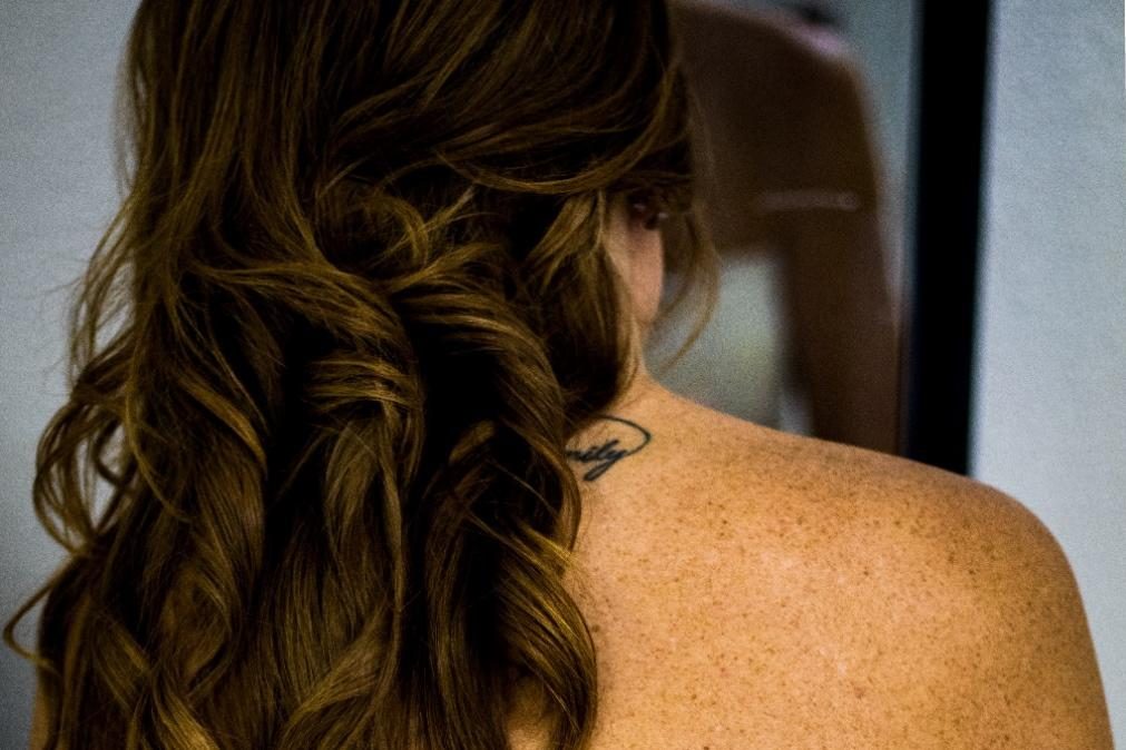 10 penteados para fazer em casa quando é convidada para um casamento