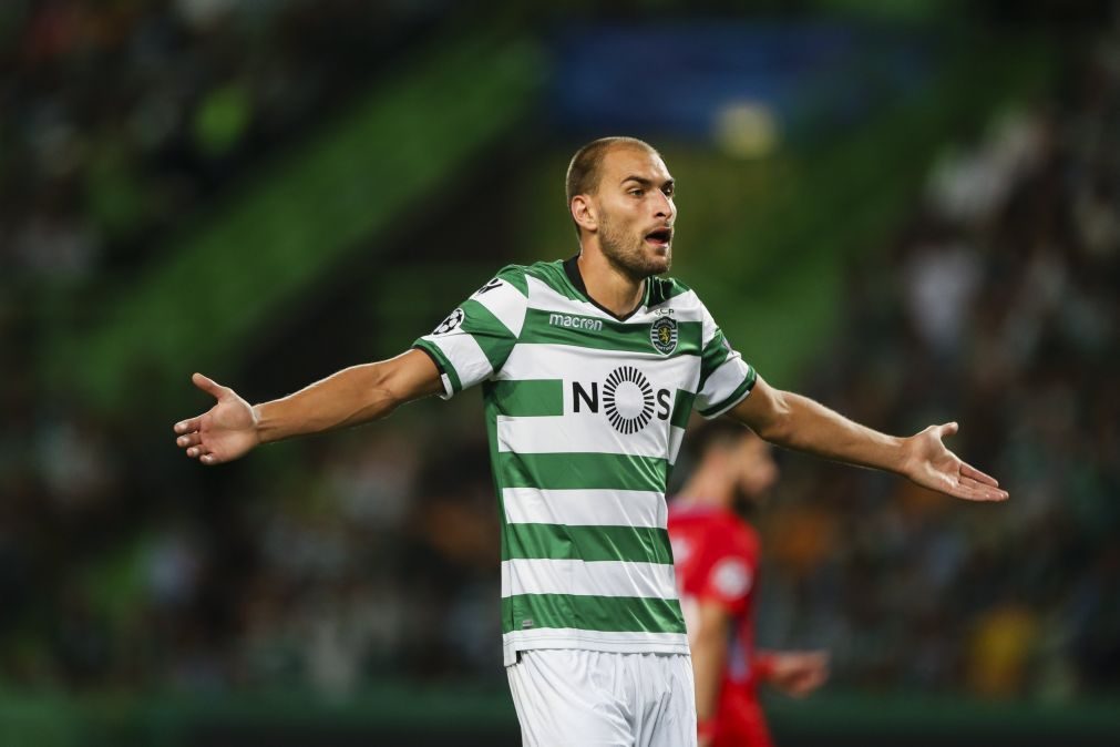 Avançado Bas Dost chamado à seleção holandesa para jogos com França e Bulgária