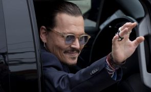 Ator Johnny Depp vence processo contra Amber Heard