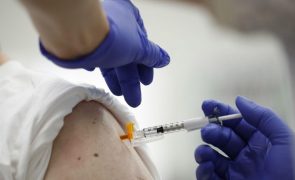 Covid-19: Pessoas vacinadas que contraíram a doença têm maior proteção, diz OMS