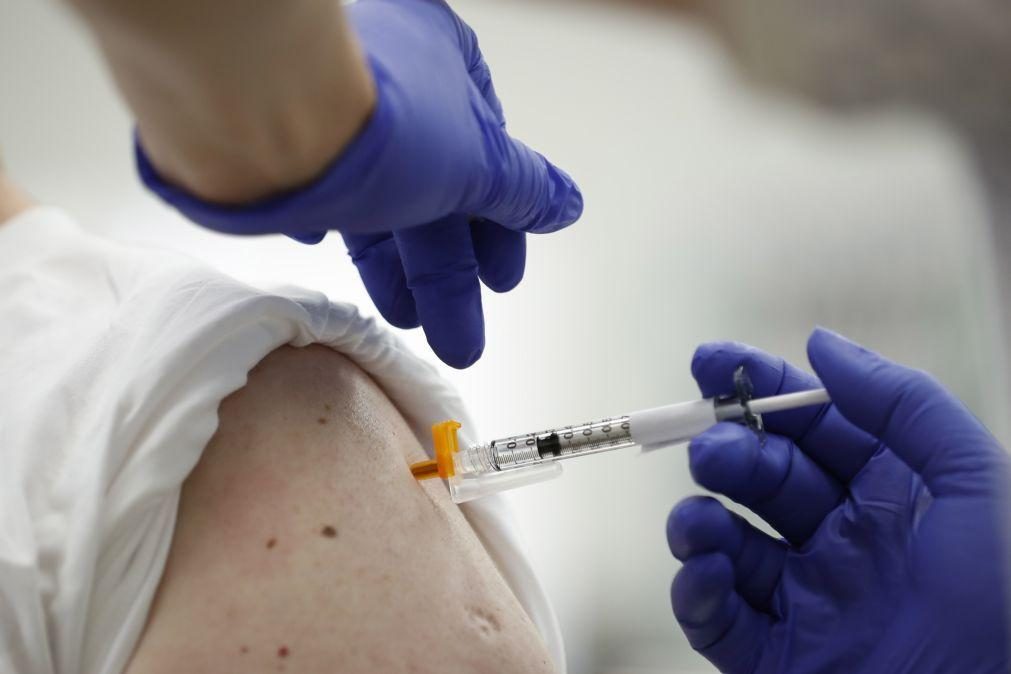 Covid-19: Pessoas vacinadas que contraíram a doença têm maior proteção, diz OMS