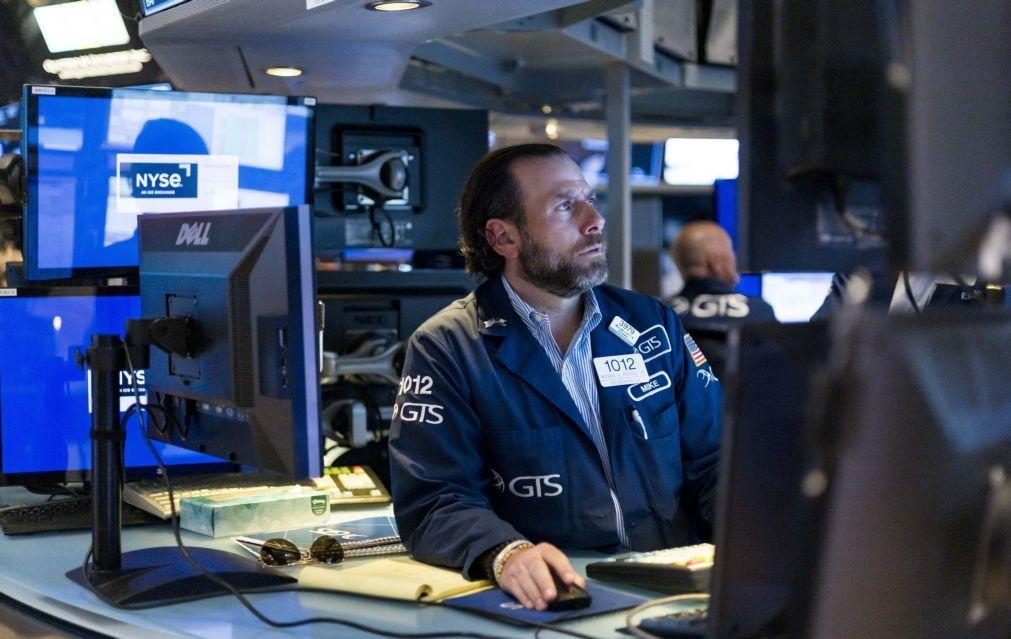 Wall Street negoceia em baixa no início da sessão