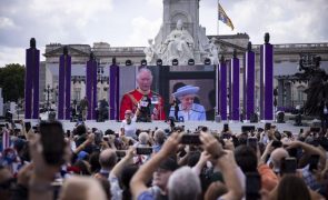 Boris Johnson felicita Isabel II pelo 