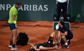 Nadal na final de Roland Garros após abandono por lesão de Zverev