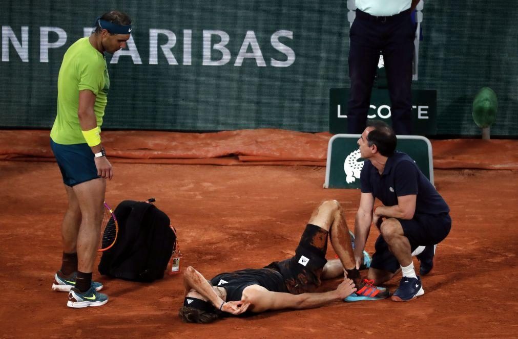 Nadal na final de Roland Garros após abandono por lesão de Zverev