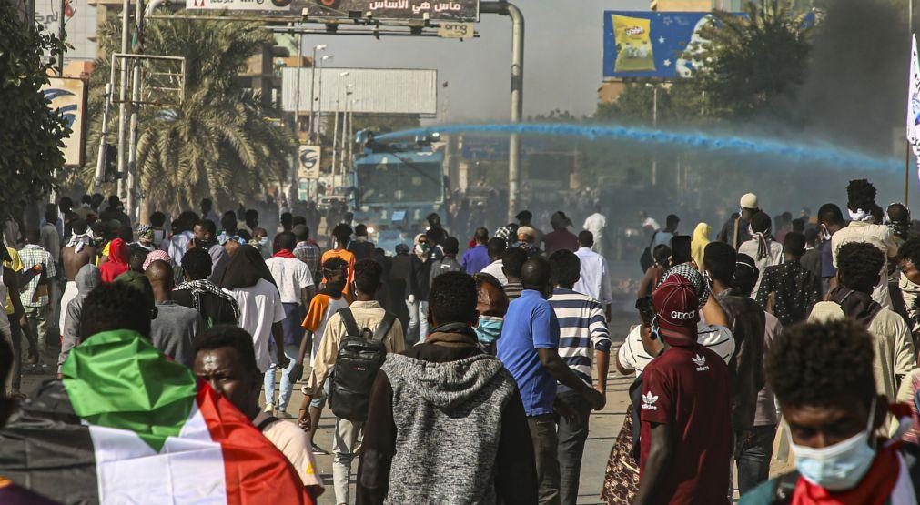Especialista das Nações Unidas condena continuação da repressão no Sudão