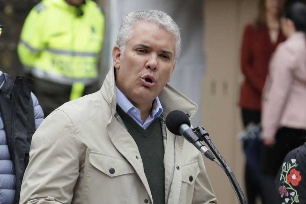 Tribunal colombiano ordena prisão domiciliária para Presidente do país