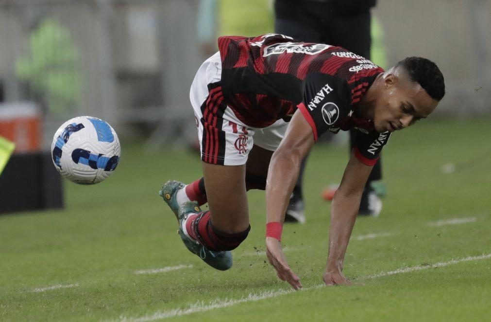 Flamengo perde com o último no Brasil, Palmeiras empata e Vítor Pereira 'agradece'