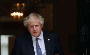 Boris Johnson enfrenta hoje moção de desconfiança