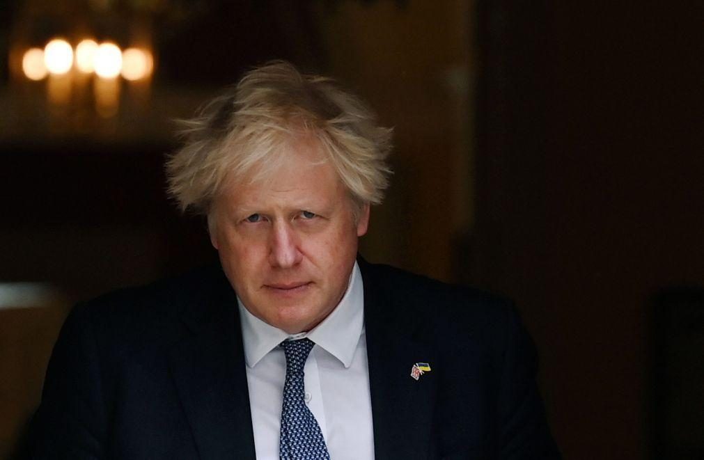 Boris Johnson enfrenta hoje moção de censura