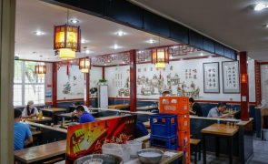 Pequim reabre restaurantes após controlar surto de covid-19 que somou 1.800 casos