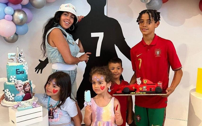 Cristiano Ronaldo falha festa de aniversário mas filhos imitam icónico festejo do jogador