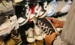 Jovens europeus compram mais produtos falsificados e continuam a aceder a conteúdos pirateados