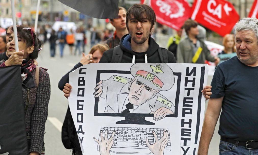 Manifestação em Moscovo contra restrições na internet termina com uma dezena de detidos