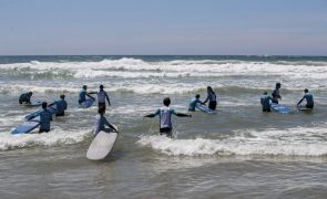 Projeto estuda felicidade da prática do surf por pessoas com deficiência intelectual em Leiria
