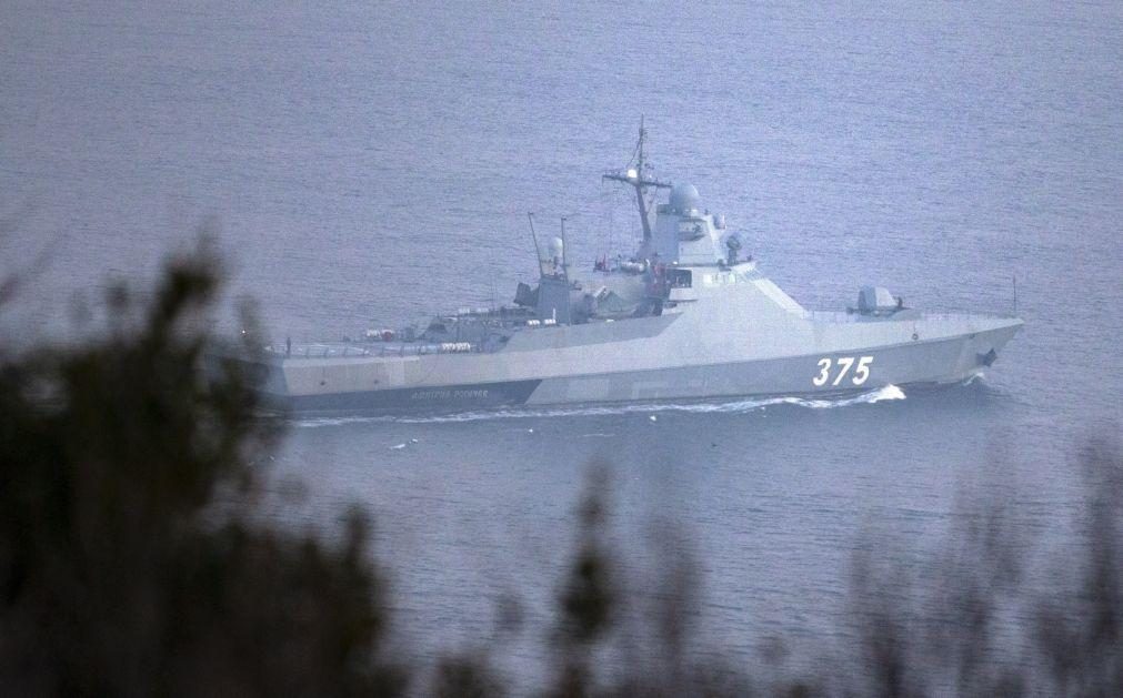 Cerca de 60 navios de guerra russos participam em manobras no Báltico