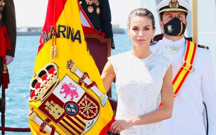 Rainha Letizia - Esbanja elegância em vestido de verão com transparências