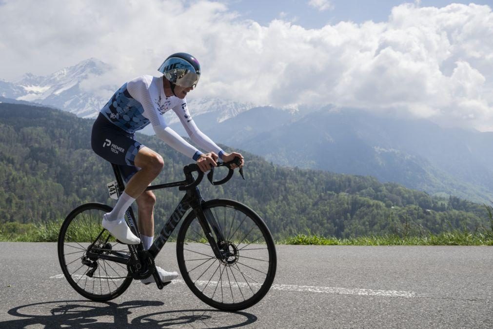 Ciclista Chris Froome abandona Critério Dauphiné devido a doença