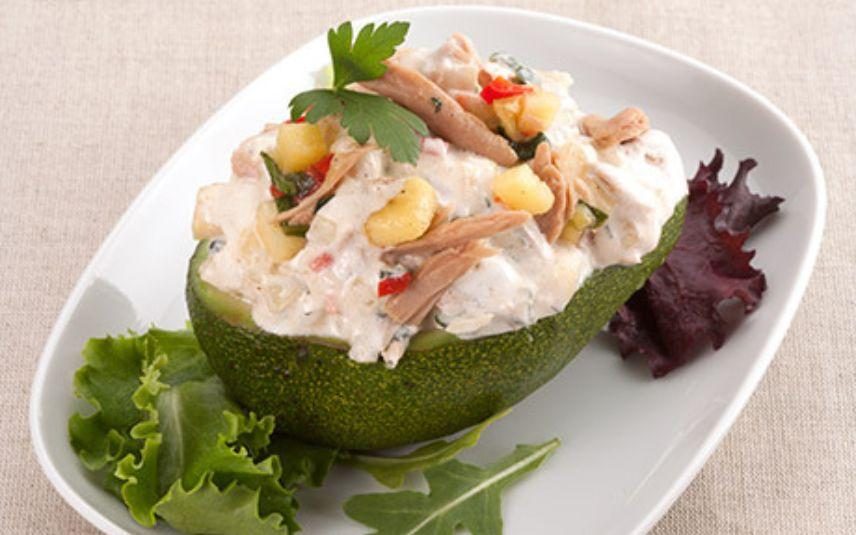 A salada de atum e abacate ideal para os dias de calor
