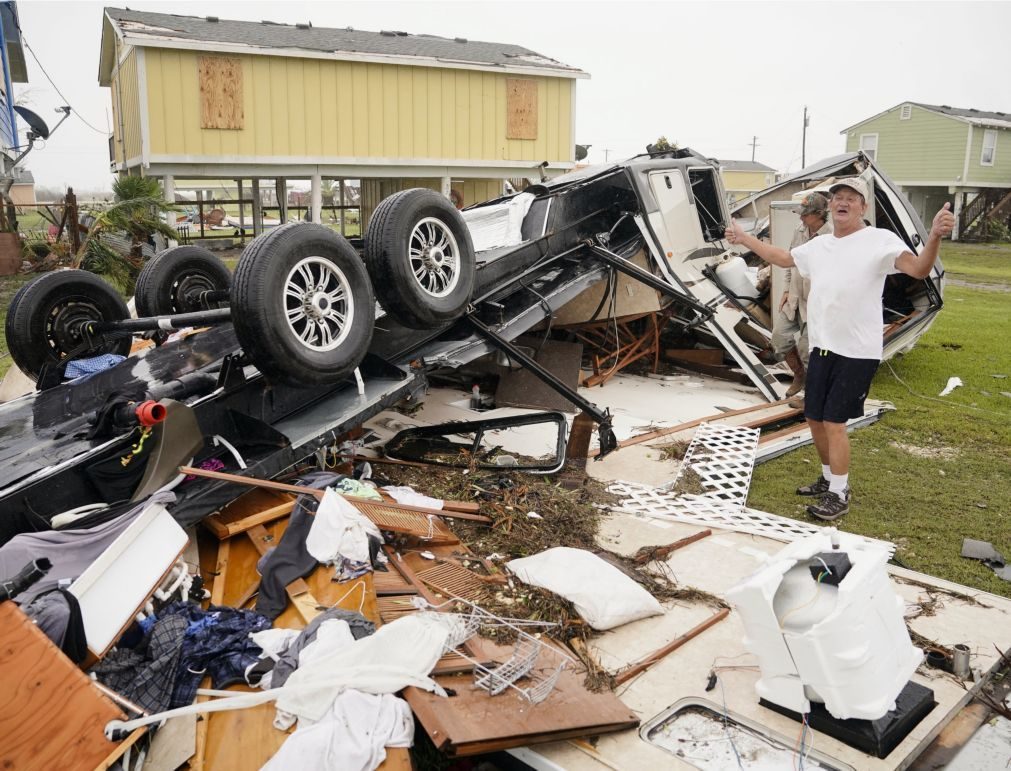 Trump vai com Melania ao sul do Texas para ver danos do furacão Harvey