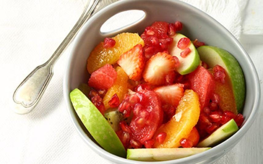 Salada de frutas de citrinos, maçã e romã - A sobremesa ideal para o verão