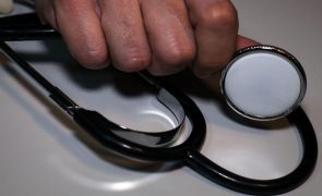 Ordem critica Ministério da Saúde por incapacidade de contratar jovens médicos