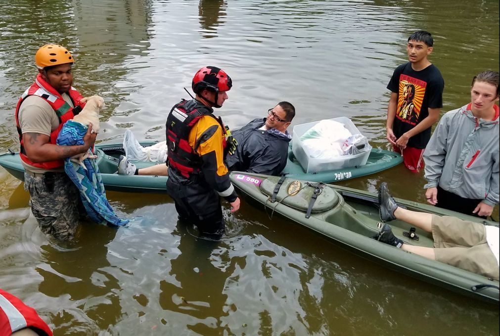 Última hora: Ordem de evacuação do sul de Houston devido a brechas em dique