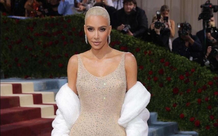Kim Kardashian perdeu sete quilos, mas estragou vestido de Marilyn Monroe [foto]