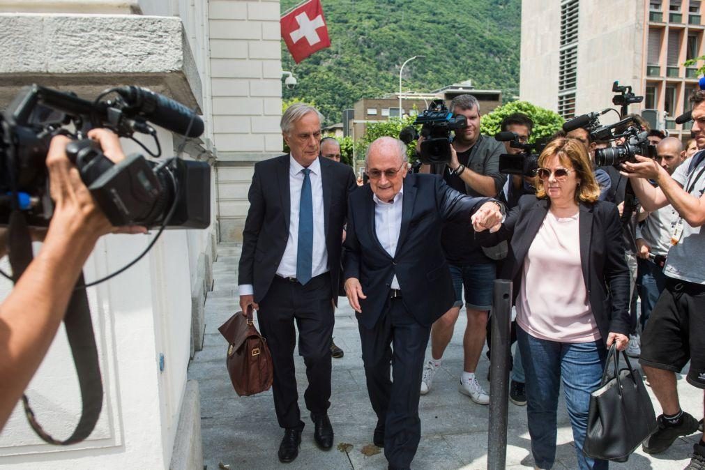 Procuradoria pede um ano e oito meses de pena suspensa para Blatter e Platini