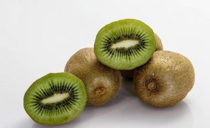 Três bons motivos para acrescentar kiwi à sua dieta